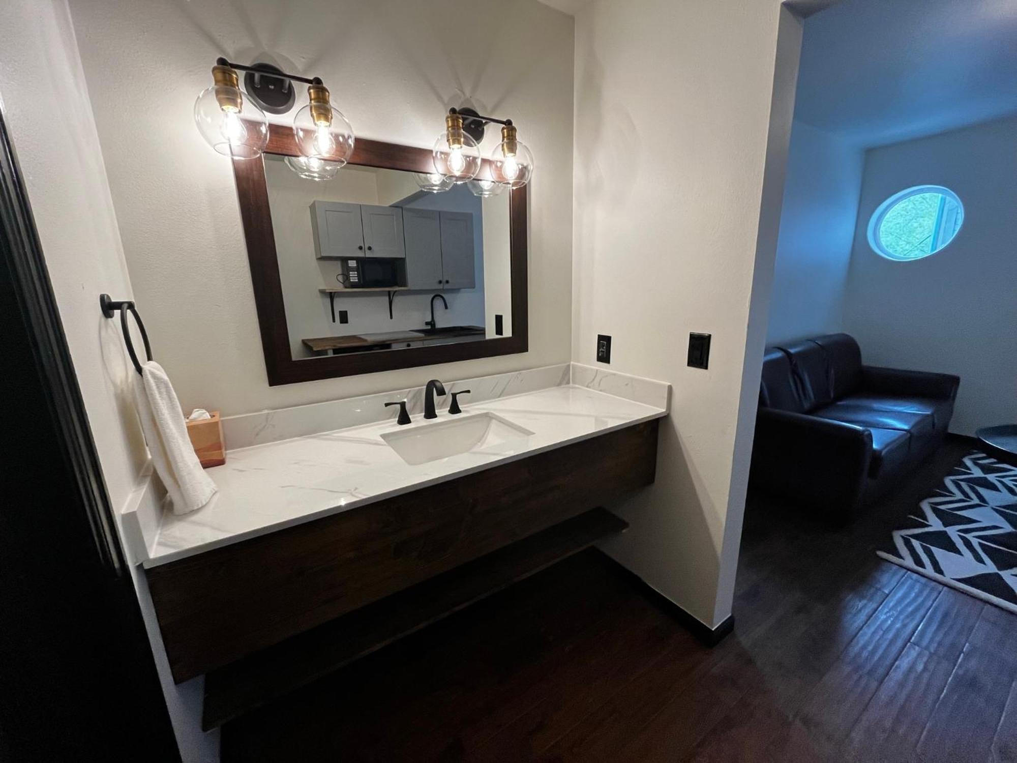 Two-Bedroom Suite,1557196966:JPEG